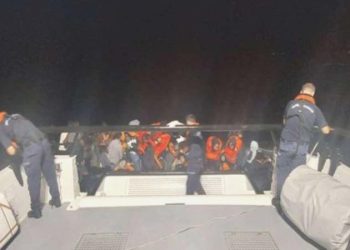 Ayvacık açıklarında 30 kaçak göçmen yakalandı