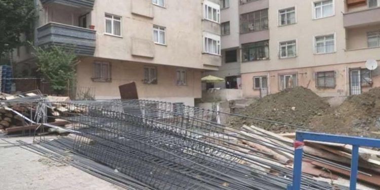 Bahçelievler’de temel hafriyatı sırasında hasar almıştı: 2 katının kaçak olduğu ortaya çıktı