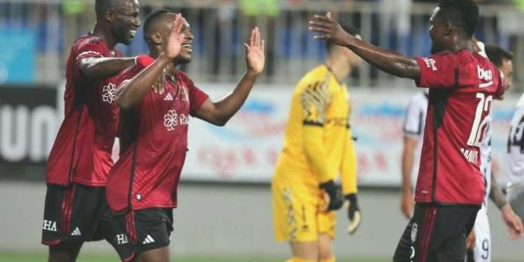 Beşiktaş Azerbaycan’dan avantajlı döndü: Neftçi Bakü 1-3 Beşiktaş