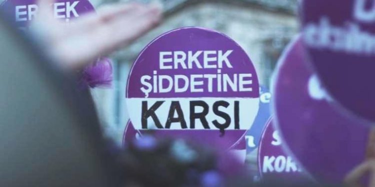 Boşanma kademesindeki eşini vurup intihar etti
