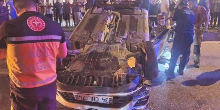 Bursa’da makas atan araç takla attı: 5 yaralı