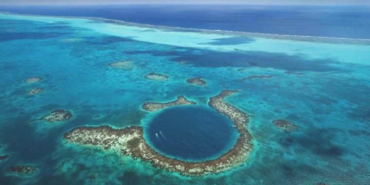 Büyük Mavi Çukur’da zehirli hidrojen sülfür katmanı keşfedildi