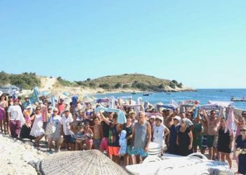 Çeşme’de plaj direnişi