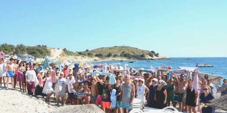 Çeşme’de plaj direnişi