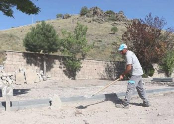 Çöpte bulunan bebek kimsesizler mezarlığında toprağa verildi