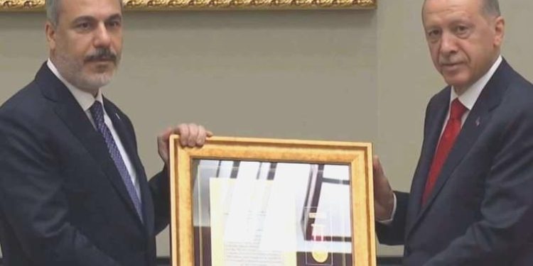 Cumhurbaşkanı Erdoğan’dan Fidan’a ‘üstün hizmet’ madalyası