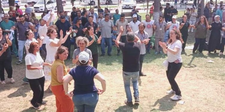 Ege Üniversitesi’nde sağlıkçıların iş bırakma aksiyonu sürüyor