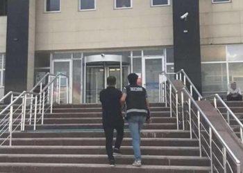 Ehliyet imtihanında kameralı düzenekle kopyaya suçüstü: 5 kişi gözaltına alındı!