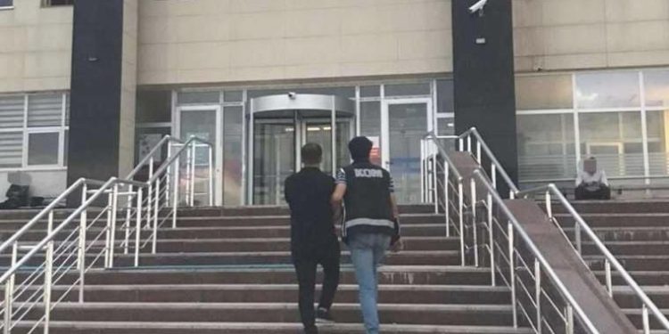 Ehliyet imtihanında kameralı düzenekle kopyaya suçüstü: 5 kişi gözaltına alındı!