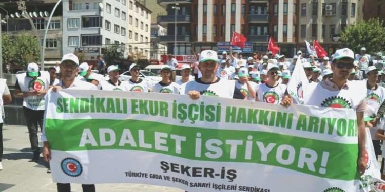EKUR personelleri sendikal hakları için aksiyon yaptı