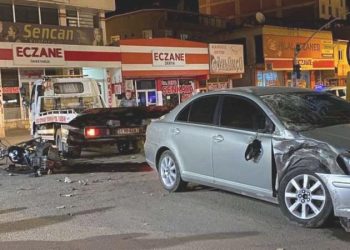 Erzurum’da motosiklet ile araba çarpıştı: 1 meyyit, 1 ağır yaralı!