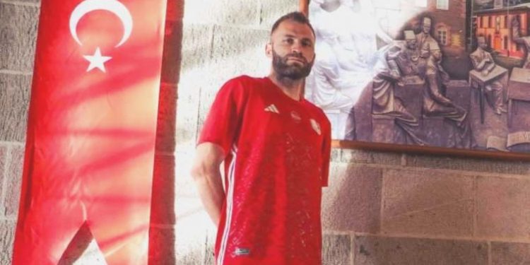 Erzurumspor’dan Cumhuriyetin 100. yılına özel forma!