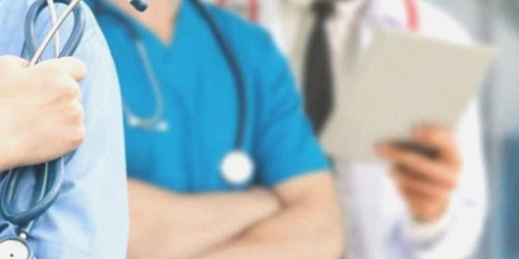 Fahrettin Koca’nın ‘şiddeti tedbire sistemi’ sıhhat çalışanlarının reaksiyonunu çekti: Bakan kendisiyle çelişiyor