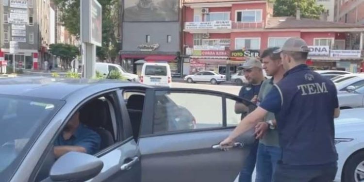 FETÖ mahkumu eski polis, yol denetiminde yakalandı