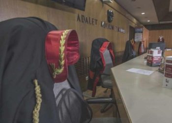 FETÖ’cü hâkim Özese’nin tahliyesi reaksiyon çekti: ‘Utanç verici kararla yargı sınıfta kaldı’