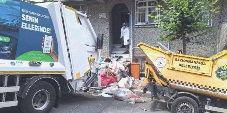 Gaziosmanpaşa’da şaşkına çeviren imaj: Meskenden 5 ton çöp çıktı!
