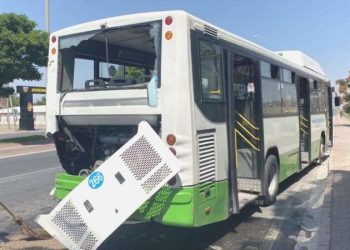 Halk otobüsü ile kamyonet çarpıştı: 5 kişi yaralandı!