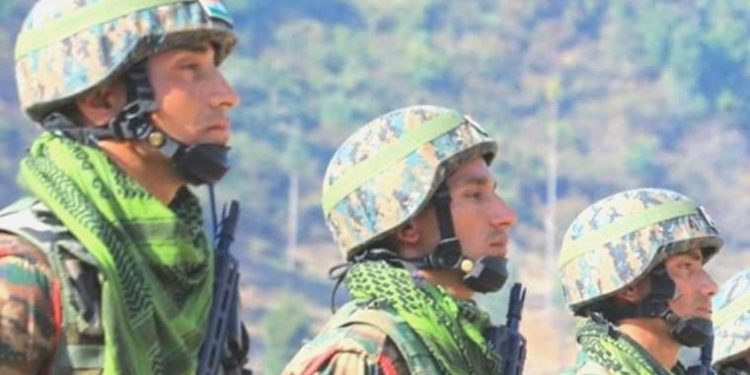 Hindistan, Çin hududuna binlerce asker sevk etti