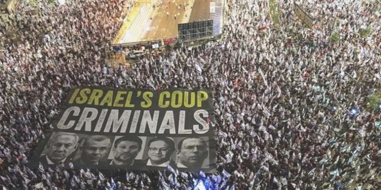 İsrailliler, hükümetin yargı düzenlemesine karşı protestoların 32. haftasında tekrar sokaklara indi