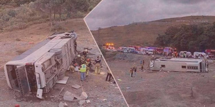 İstanbul’da feci kaza! Havalimanı servisi yoldan çıkarak köprüden uçtu: 27 kişi yaralandı