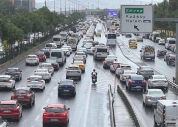 İstanbul’da yağmur etkisi! Trafik durma noktasına geldi