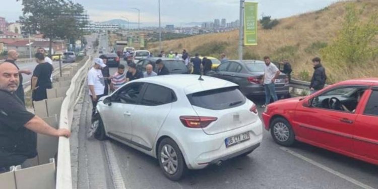 İstanbul’da zincirleme kaza: 16 araç birbirine girdi