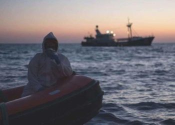 İzmir açıklarında geri itilen 67 sistemsiz göçmen kurtarıldı