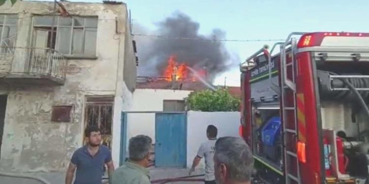 İzmir’de korkutan yangın: 2’si metruk toplam 5 konut ziyan gördü