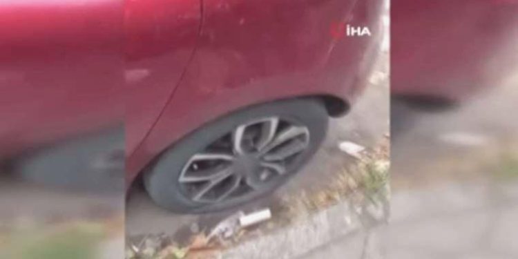 Kadıköy’de park halindeki lüks araçların lastikleri patlatıldı