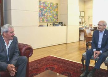 Kılıçdaroğlu, 2016’da IŞİD’in şehit ettiği er Fethi Şahin’in ailesiyle bir ortaya geldi