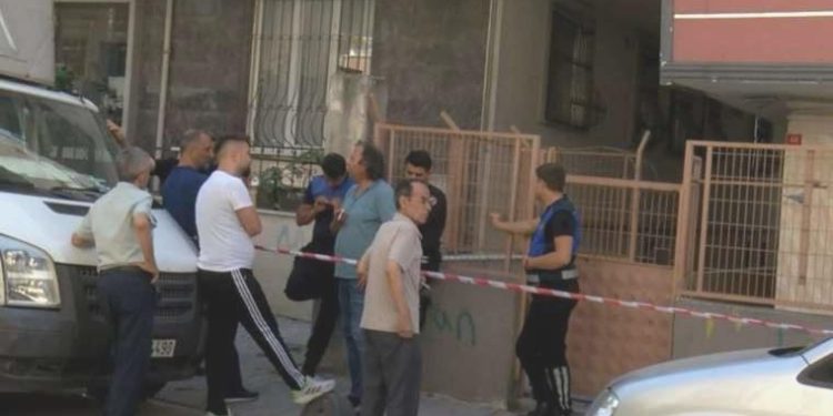 Küçükçekmece’de 7 katlı binada kayma… Tahliye edildi