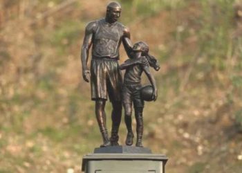 Lakers, Kobe ve Gigi’nin heykelini dikecek!