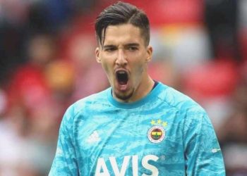 Manchester United’dan Altay’a yeni teklif!