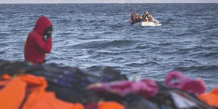 Manş Denizi’nde göçmen botu battı