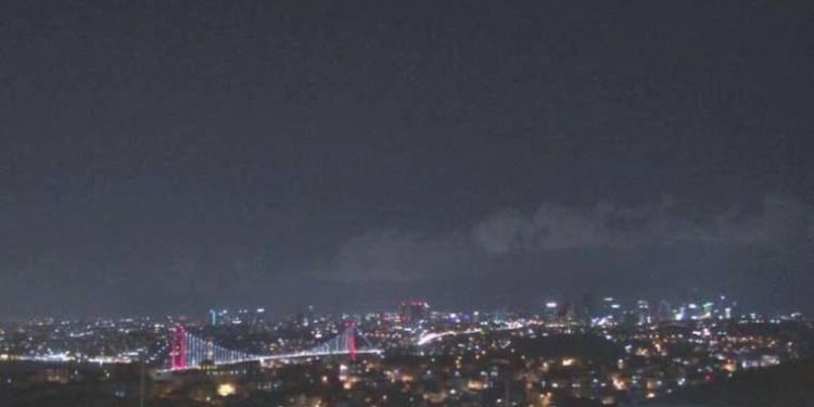 Meteor yağmurunu izlemek isteyenler bir ortaya geldi