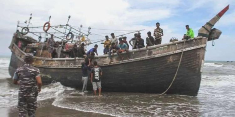 Myanmar’da Arakanlı Müslümanları taşıyan tekne battı: 17 meyyit, 33 kayıp