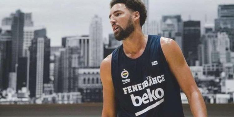NBA’in yıldız oyuncusu Klay Thompson, Fenerbahçe tişörtüyle idman yaptı