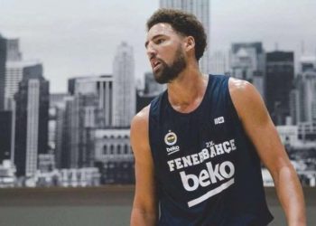 NBA’in yıldız oyuncusu Klay Thompson, Fenerbahçe tişörtüyle idman yaptı