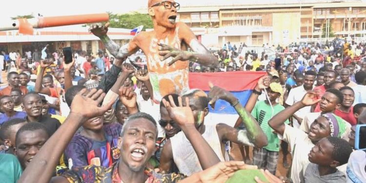 Nijer darbesi dünyanın geri kalanı için neden kıymet arz ediyor?