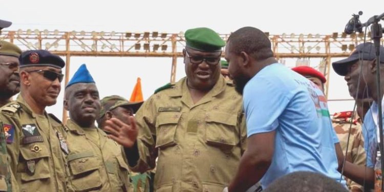 Nijer’de cunta, Cumhurbaşkanı Bazum’u ‘vatana ihanetten’ yargılayacak