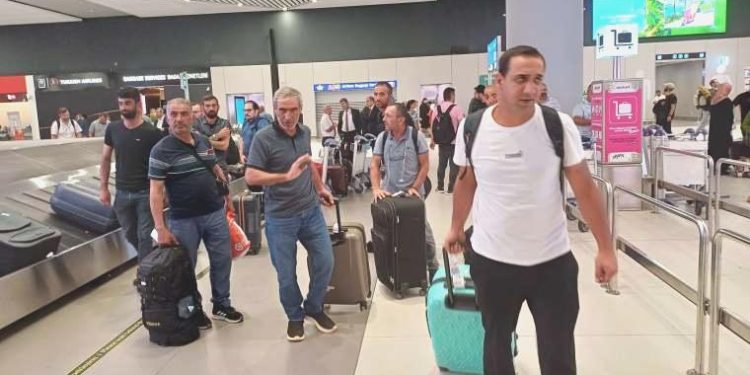 Nijer’deki Türk vatandaşları özel uçuşla Türkiye’ye getirildi