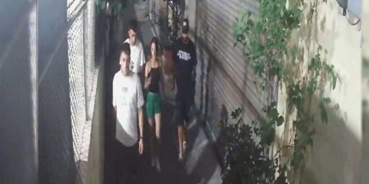 Otostop yapan bayan için durdu, arabası gasbedildi