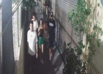 Otostop yapan bayan için durdu, arabası gasbedildi