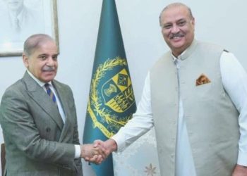 Pakistan’da süreksiz hükümetin başbakanı Hak Kakar oldu