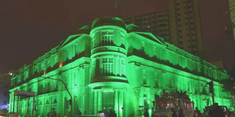 Pakistan’ın bağımsızlık gününde havaya ateş açıldı: 2 meyyit, 50 yaralı