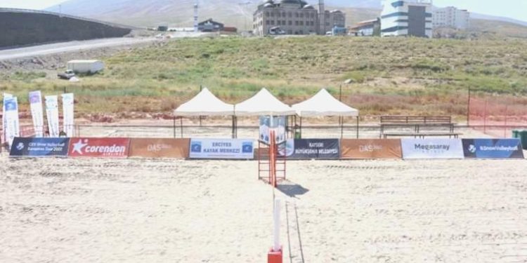 Play voleybolu turnuvası için Erciyes’e 300 kamyon kum taşındı!
