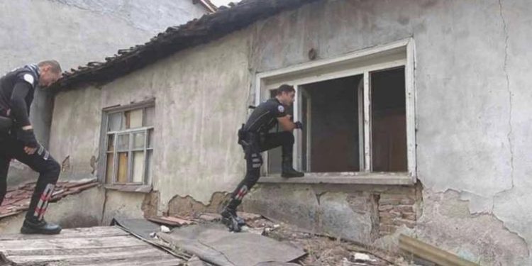 Polis gruplarından terk edilmiş meskenlere baskın: Şüpheliler bu türlü yakalandı