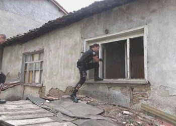 Polis takımlarından terk edilmiş konutlara baskın: Şüpheliler bu türlü yakalandı