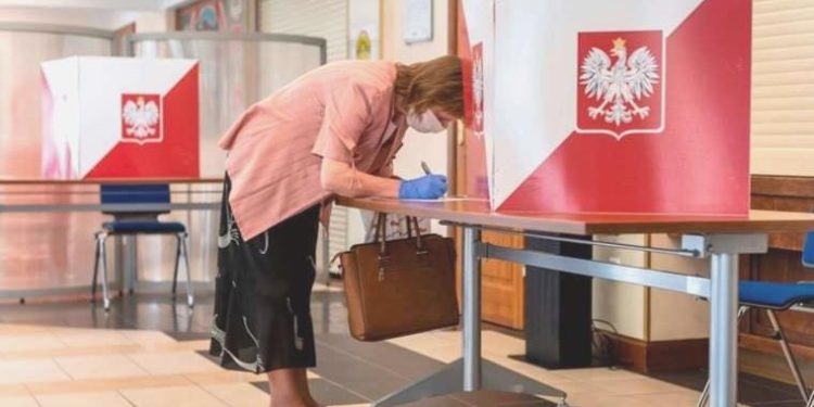 Polonya’da halka, AB’nin göç planı dahil 4 mevzu sorulacak