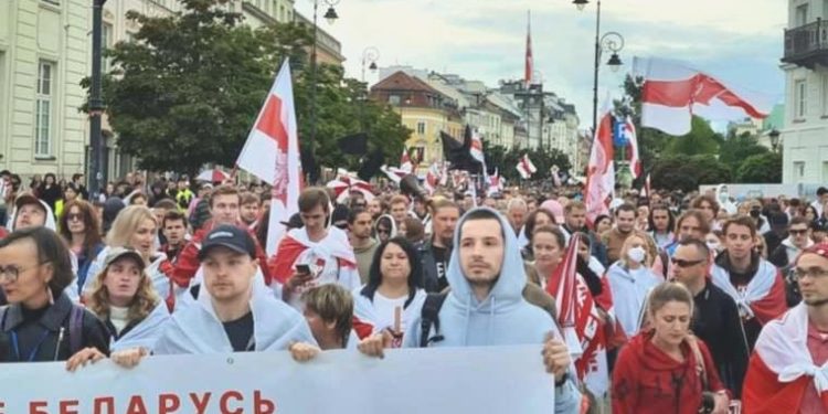 Polonya’daki Belarus vatandaşlarından cumhurbaşkanlığı seçimlerinin yıl dönümünde protesto
